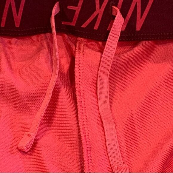 Nike Dri-Fit Red Shorts Size Small - Picture 5 of 11